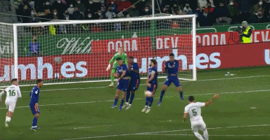 扑克里不动也是策略（在扑克中，按兵不动也是一种策略）